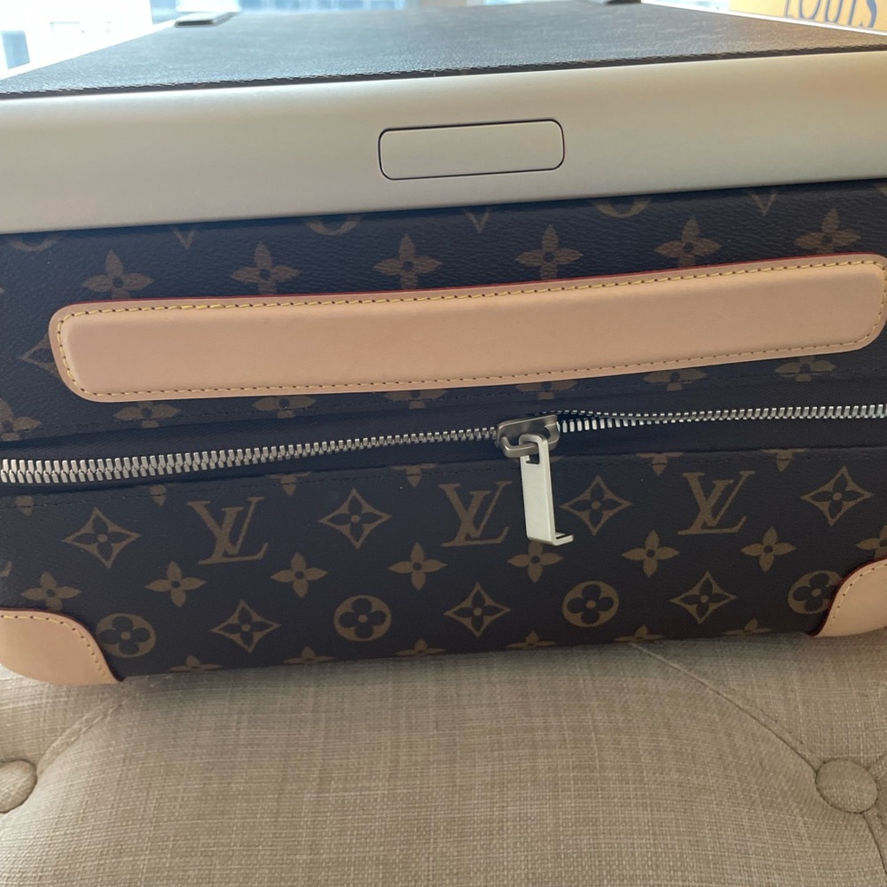 Louis Vuitton carry on - Picture 4 of 6